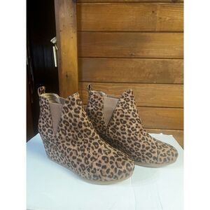 Dunes Zoey leopard Faux Suede Wedge Boot Sz 9.5 NWB